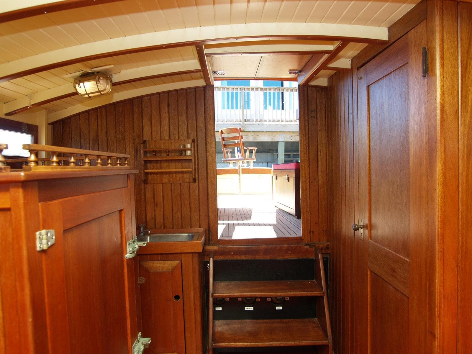 Thumbnail 5 - interior