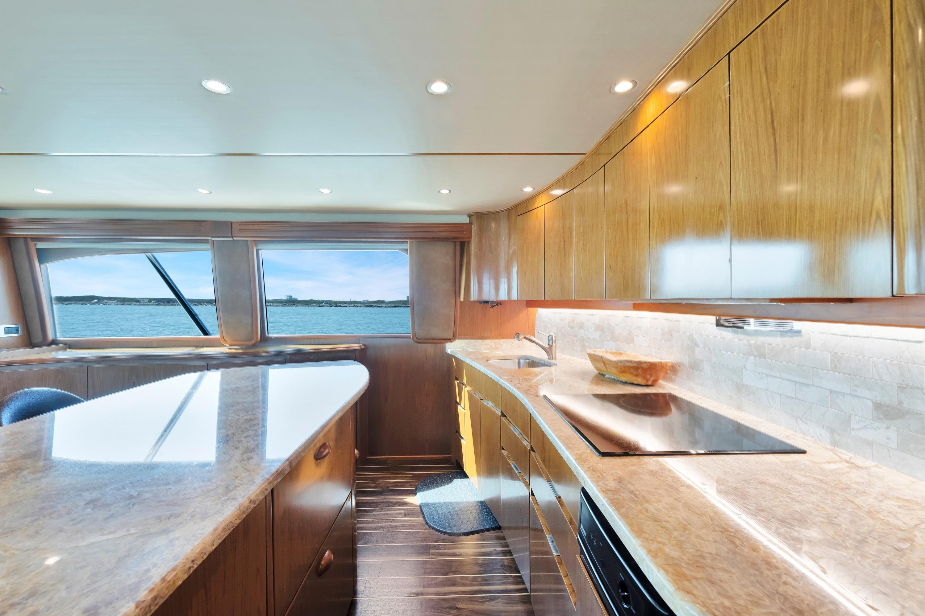 Thumbnail 5 - interior