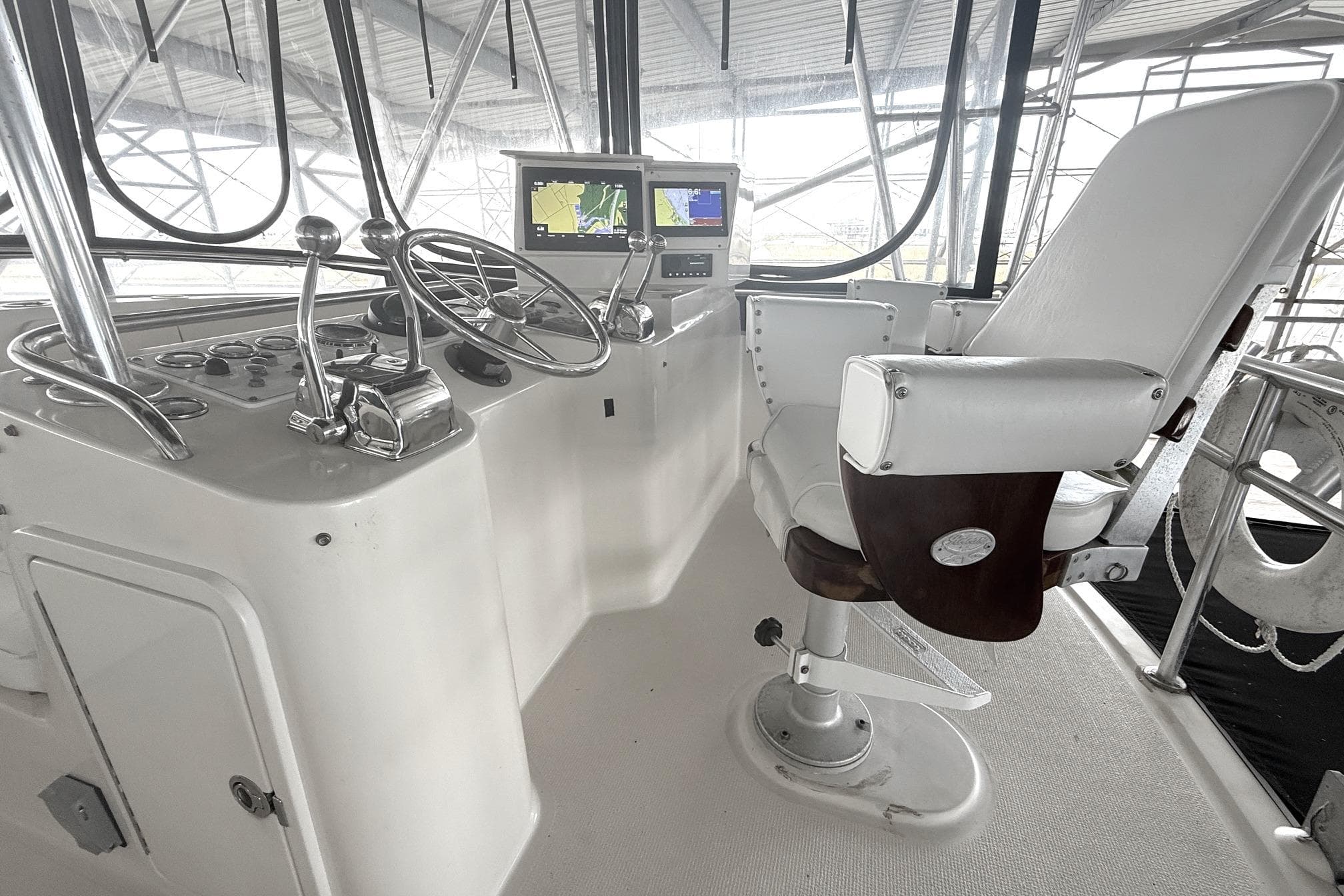 Thumbnail 6 - flybridge