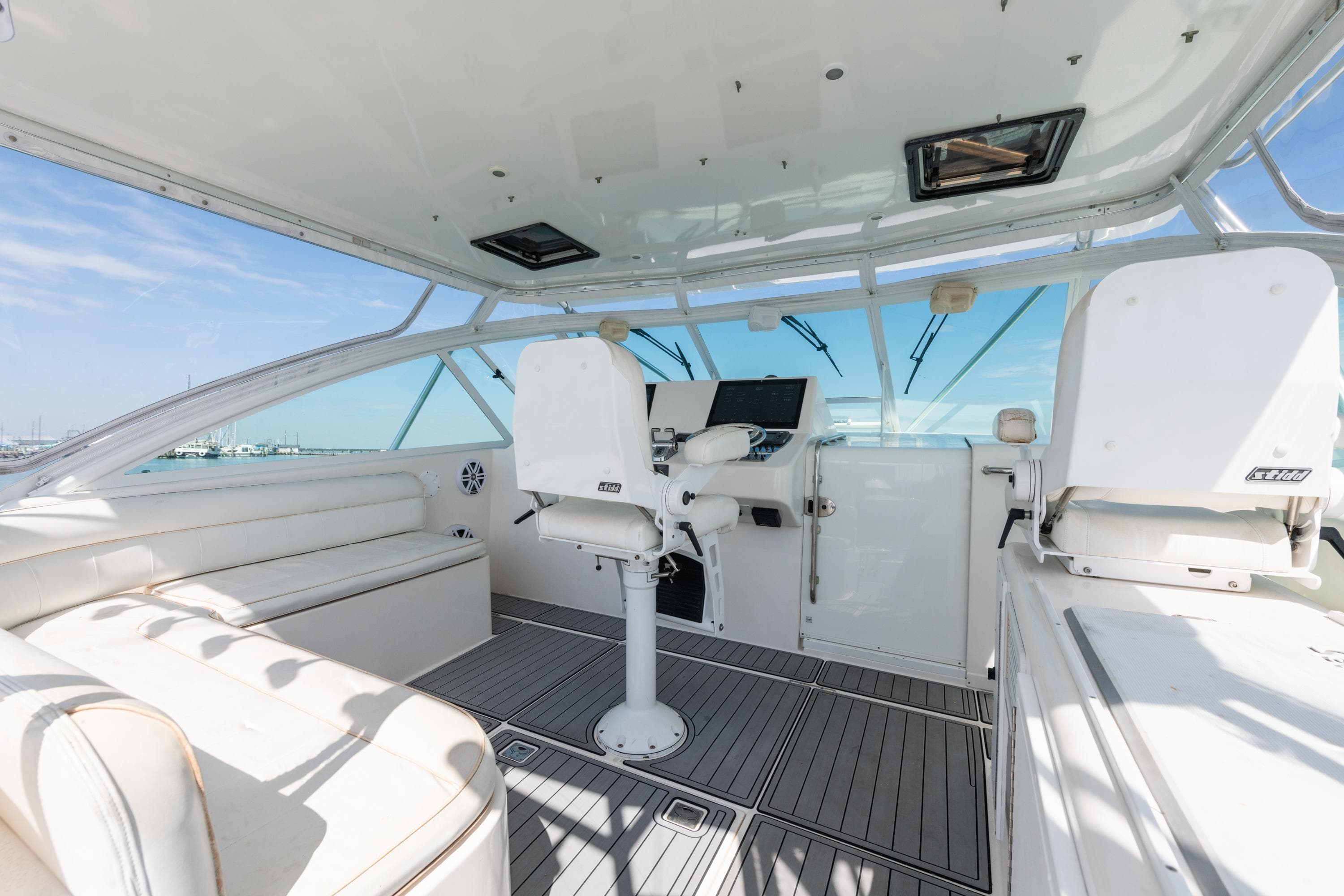 Thumbnail 5 - interior